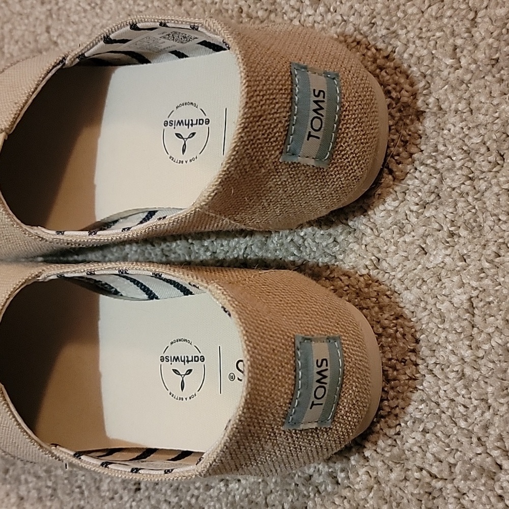 Toms - Picture 2 of 4